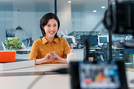 写在大地上的诗 推荐视频