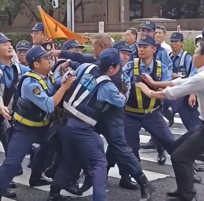 地下吻 推荐视频